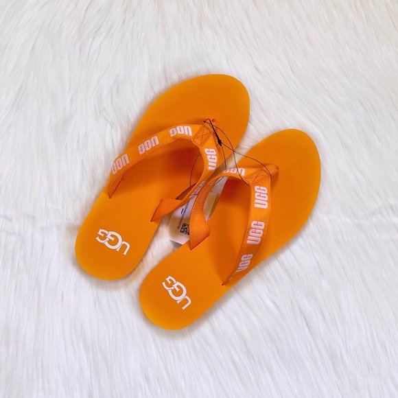 ugg poppy sandals